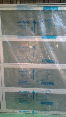 Vitro de banheiro novo na embalagem