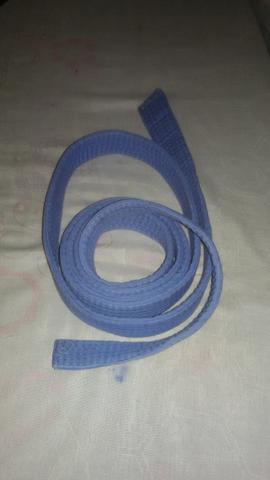 Faixa azul de jiu jitsu baratinha