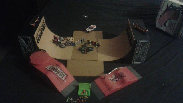 Half finger sports + 2 obstáculos + skates e acessórios