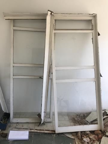 Janela e porta de correr usada