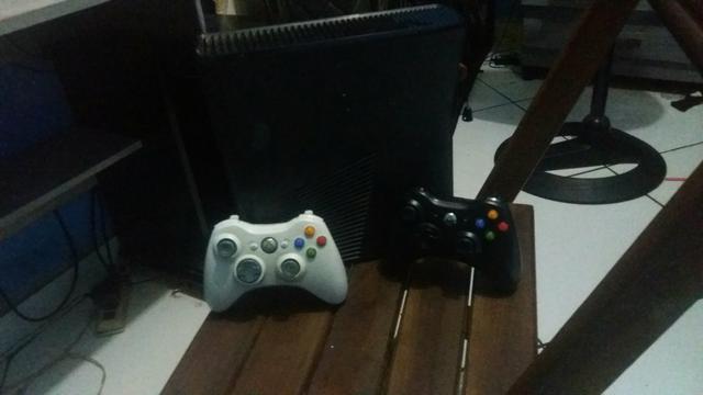 Xbox 360 com dois controle