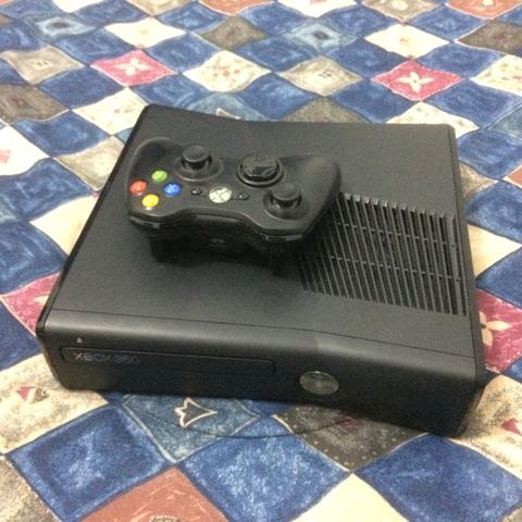 Xbox 360 slim - 250gb - 7 jogos originais em mídia digital