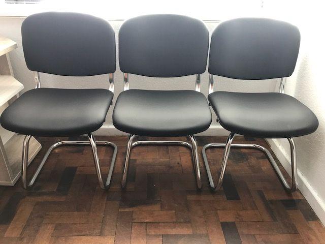 Cadeiras interlocutor - corino e pé cromado - 06 meses de