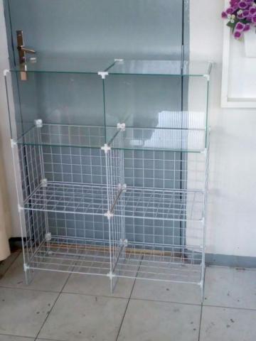 Estante mista de vidro e ferro