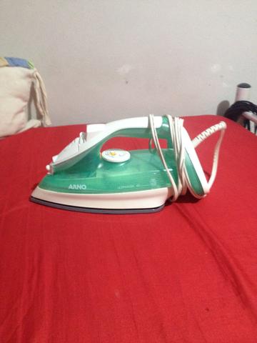 Ferro de passar roupa arno
