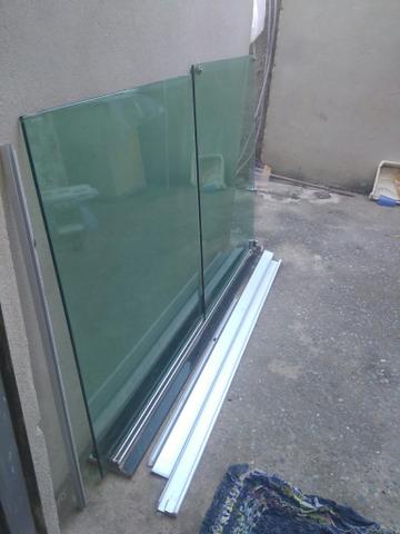 Janela de blindex verde completa 250 Reais