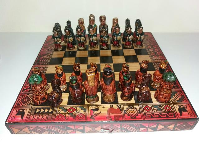 Jogo de Xadrez Artesanal Império Inca Versus Espanhóis