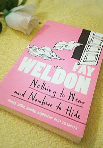 Livro - FAY WELDON - Nothing to wear and nowhere to ride