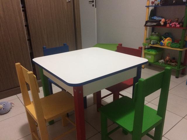 Mesa infantil quadrada