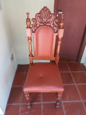 Móveis antigos e bem conservados