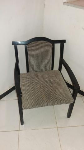 Poltronas de Madeira e Tecido