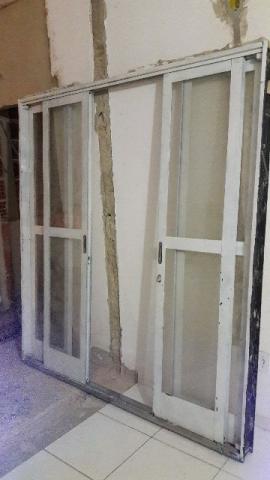 Portas de Ferro e de Madeira