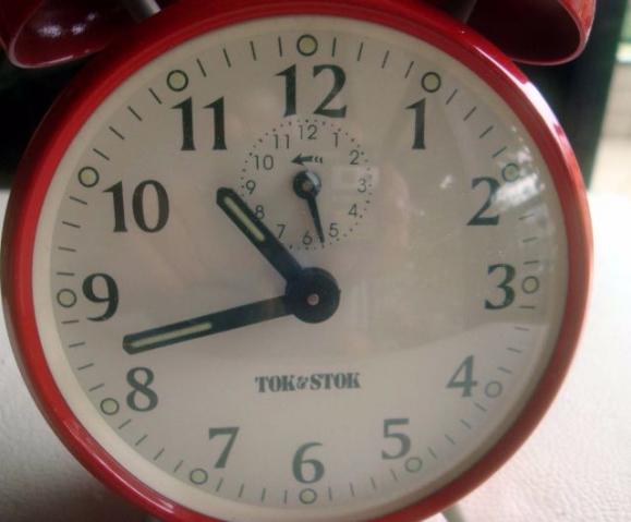 Relógio Despertador de corda manual vermelho