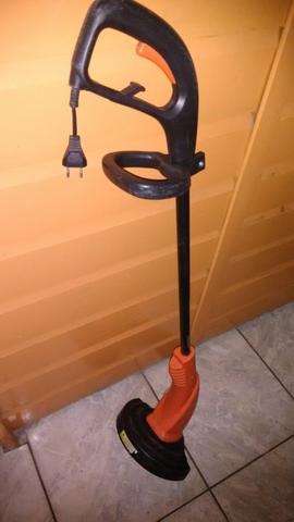 Roçadeira. aparador de grama