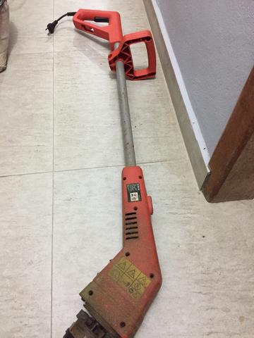 Roçadeira black deker