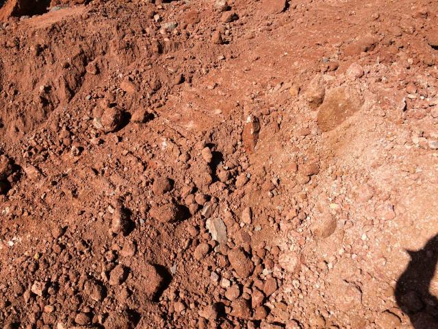 Terra p aterro ou grama