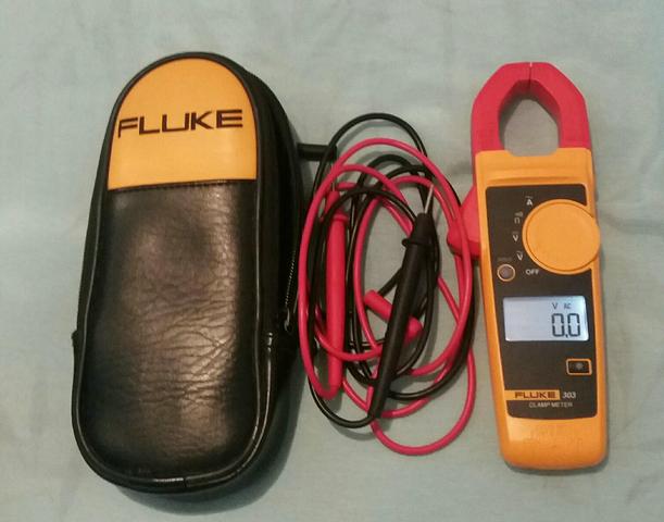 Alicate Amperimetro e Voltimetro