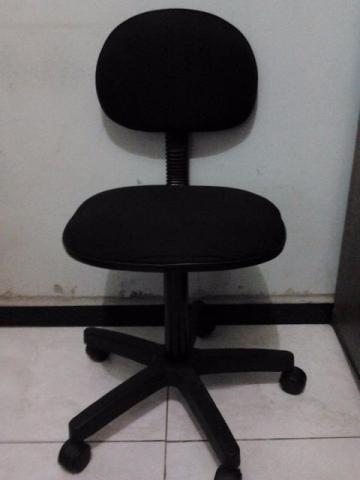 Cadeira de escritório com rodinhas (Tenho 3): R  cada