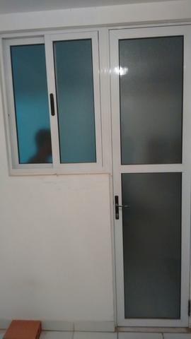 Conjunto porta e janela alumínio branco