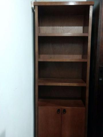 Estante para livros-comprida -ocupa pouco espaço