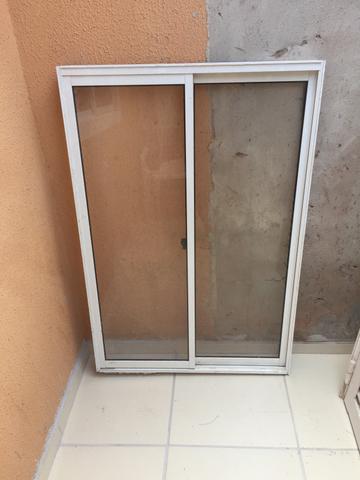 Janela de alumínio nova