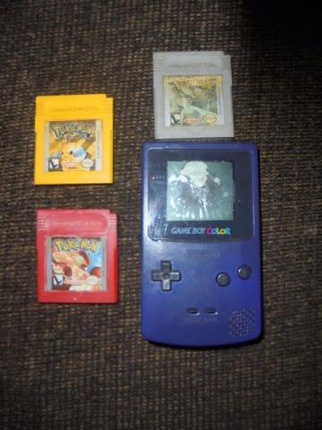 Lote Game Boy Color com 3 jogos de Pokémon originais