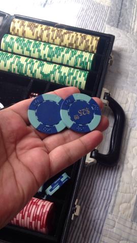 Maleta de poker trabalhada em couro, 300 fichas