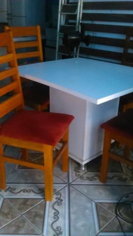 Mesa cm quatro cadeiras