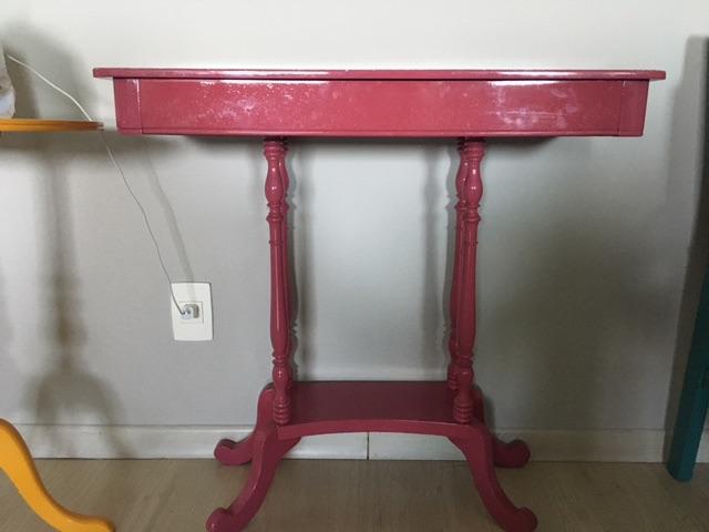 Mini aparador de madeira laqueado de rosa