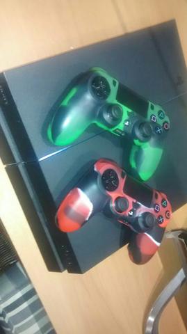 PS4 / todo orignal / 500gb / 2 controles + 3 jogos (mídia