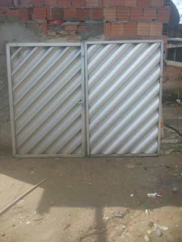 Vendo portao de Alumínio valor 