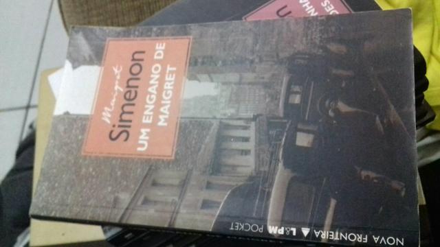 Alguns livros da coleção Maigret Simenon