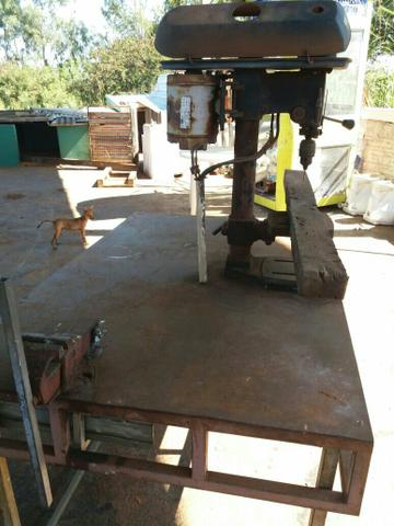 Furadeira com bancada e morça