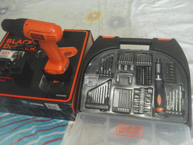 Furadeira sem fio 12V novinha