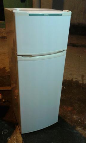 Geladeira semi nova