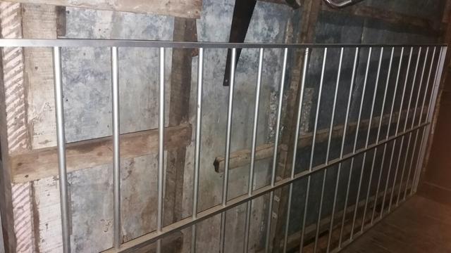 Grade tipo janelão de alumínio ótimo estado de