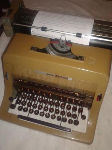 Maquina de Escrever Olivetti Linea 88