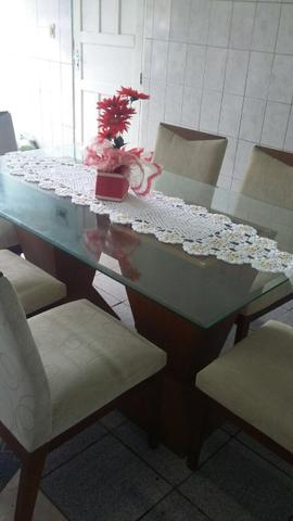 Mesa com 6 cadeiras