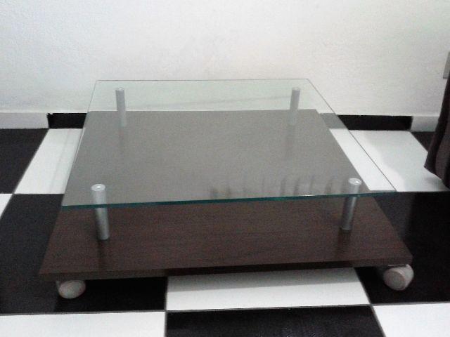 Mesa de centro com vidro