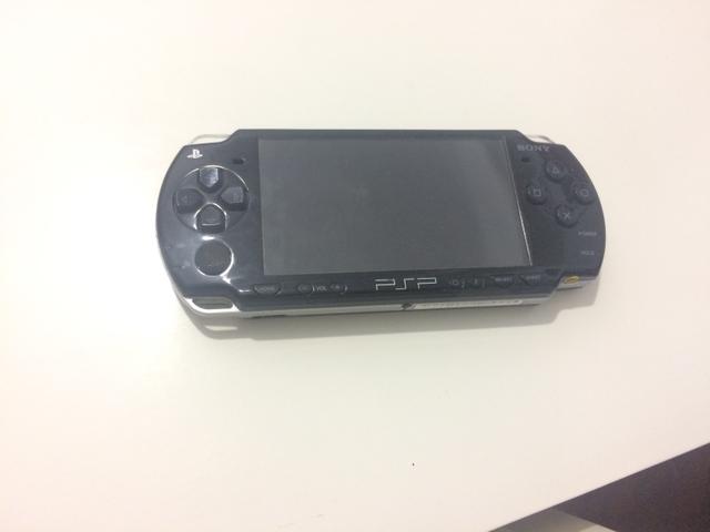 PSP , com 2 cartões de memória (16gb e 4gb) ambos com