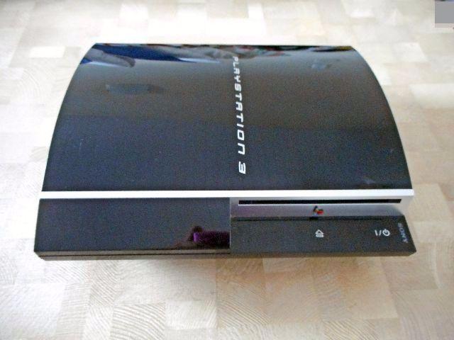 Playstation 3 FAT HD 80GB pouco uso, na caixa +2 Manetes e 8
