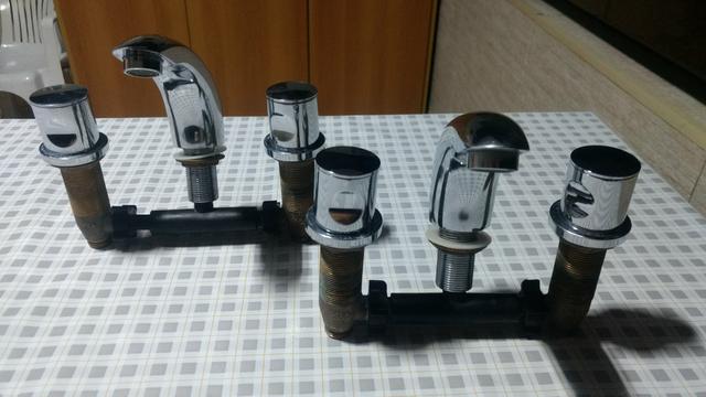 Torneira com misturador (Deca)