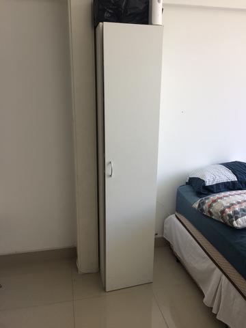 Vende se Armario de 1 porta com 4 prateleiras bem espaçoso