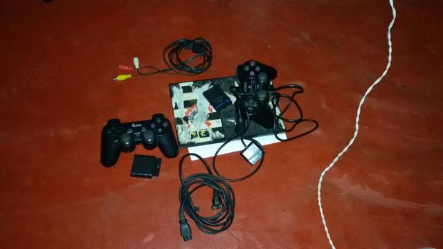Vendo ps2 com 2 controles um original eo outro sem fio com