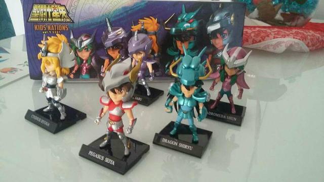 Box miniaturas cavaleiros do zodiaco importado único