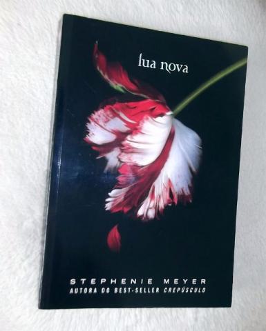 Livro Lua Nova / Stephenie Meyer em perfeito estado