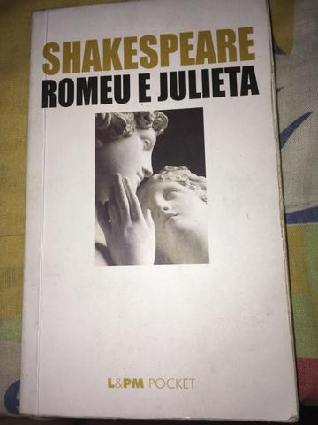 Livro- Shakespeare Romeu e Julieta - versão pocket