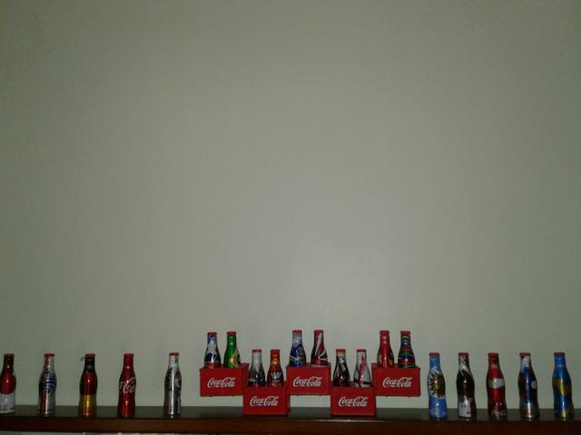 Nine garrafinhas Coca-Cola