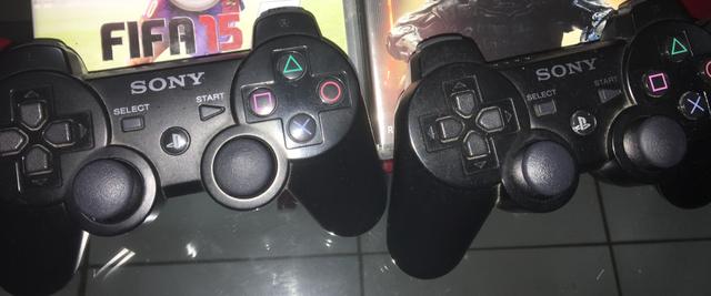 PlayStation 3 Super Slim usada, com 4 jogos e 2 controles!