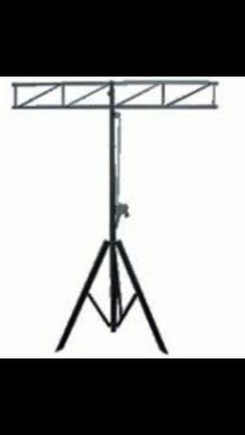Tripé de iluminação e som